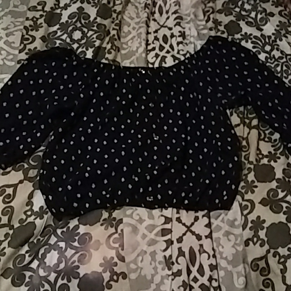 Cut off shoulder long sleeve